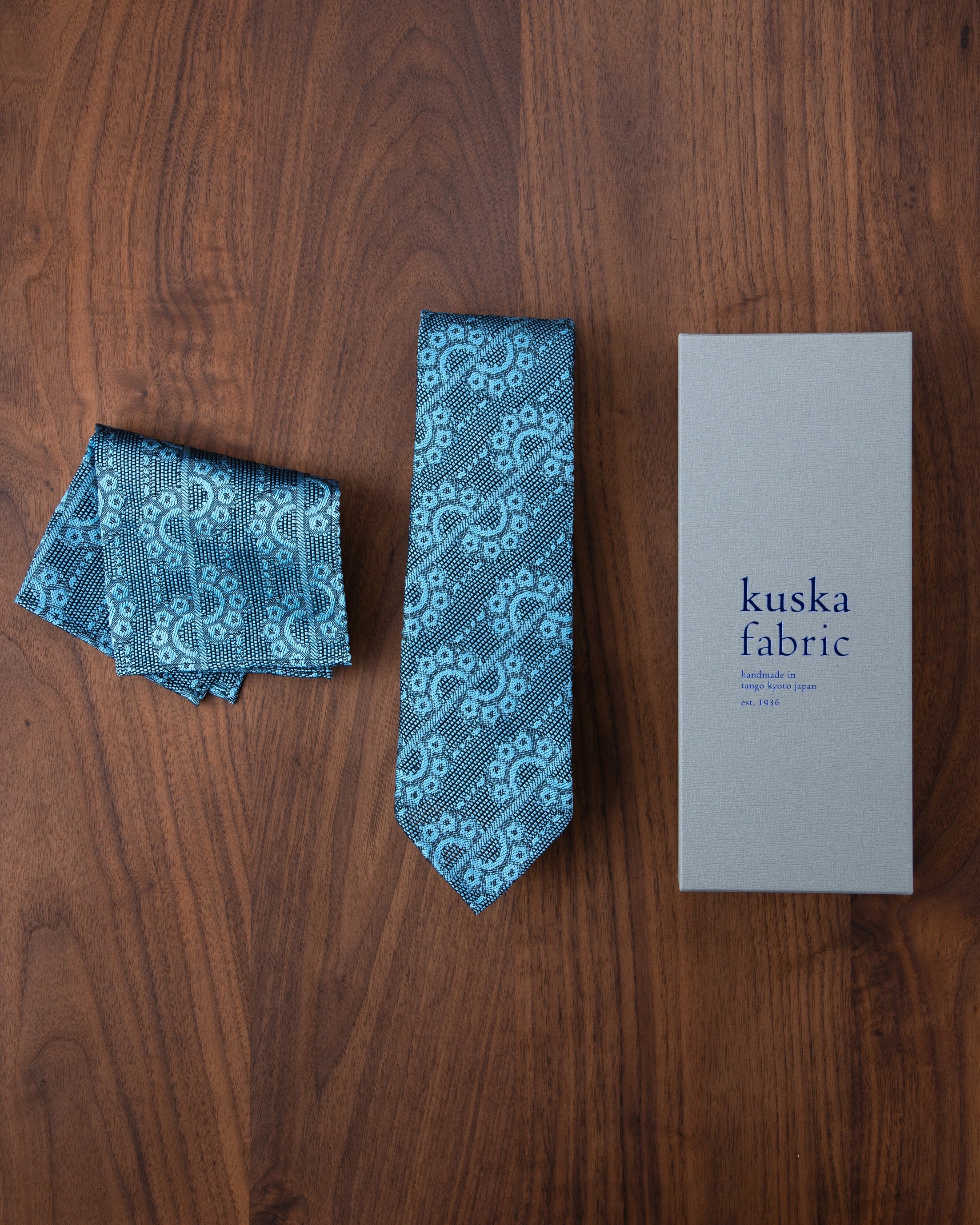 【Art】CHAIN CHAIN タイ & チーフ サックス