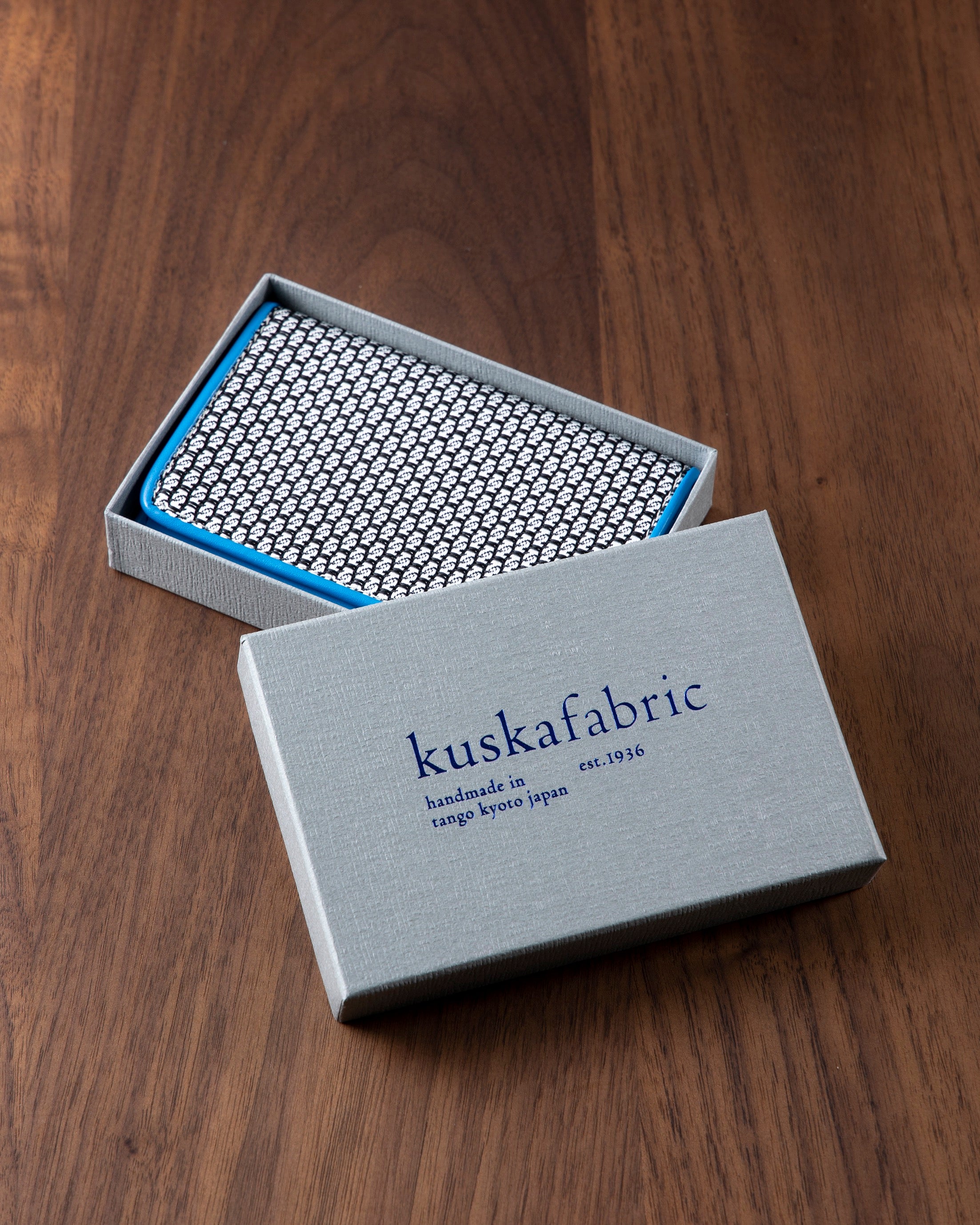 Garza Tie & Card Case White Gray