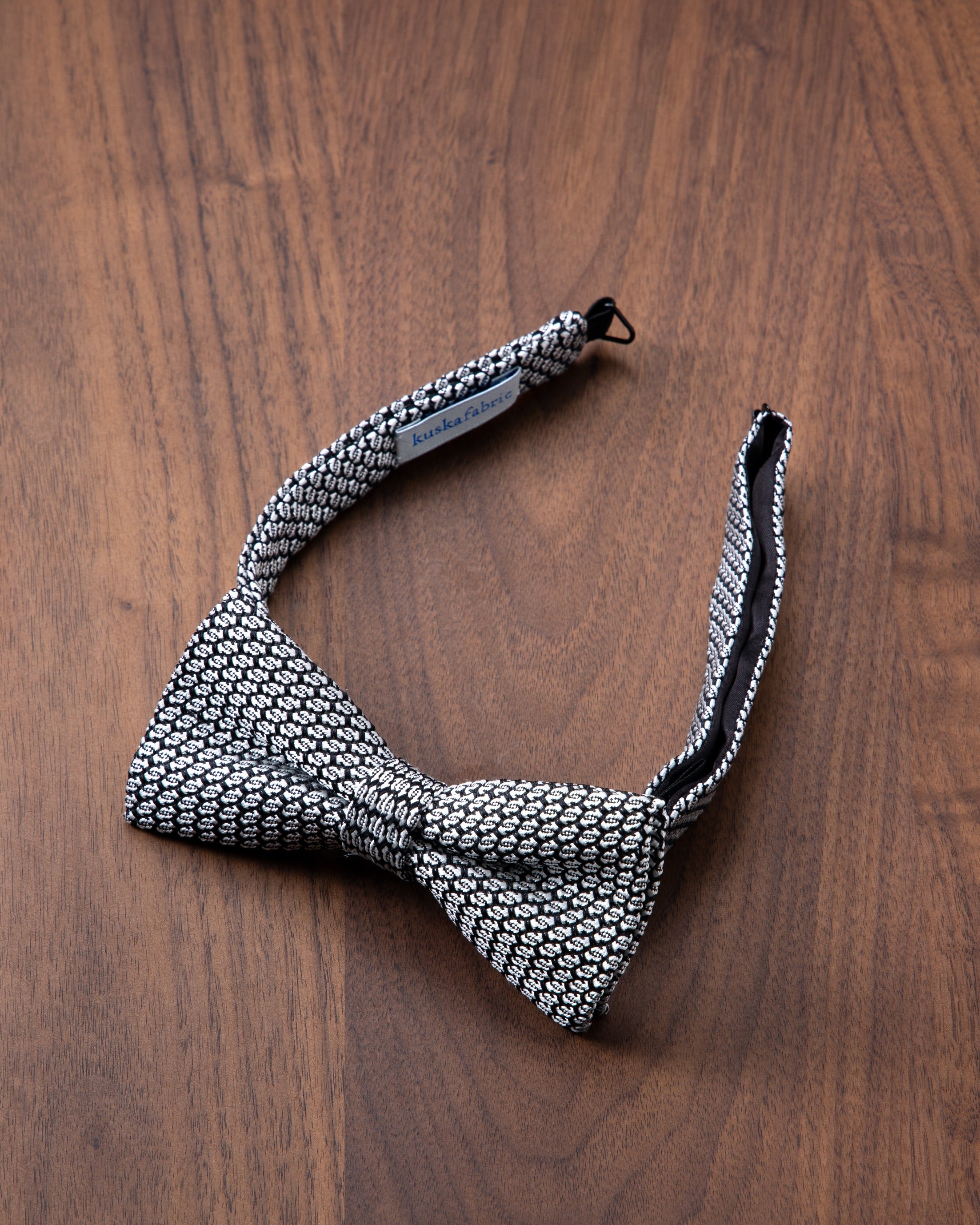 Garza Bow Tie White Gray