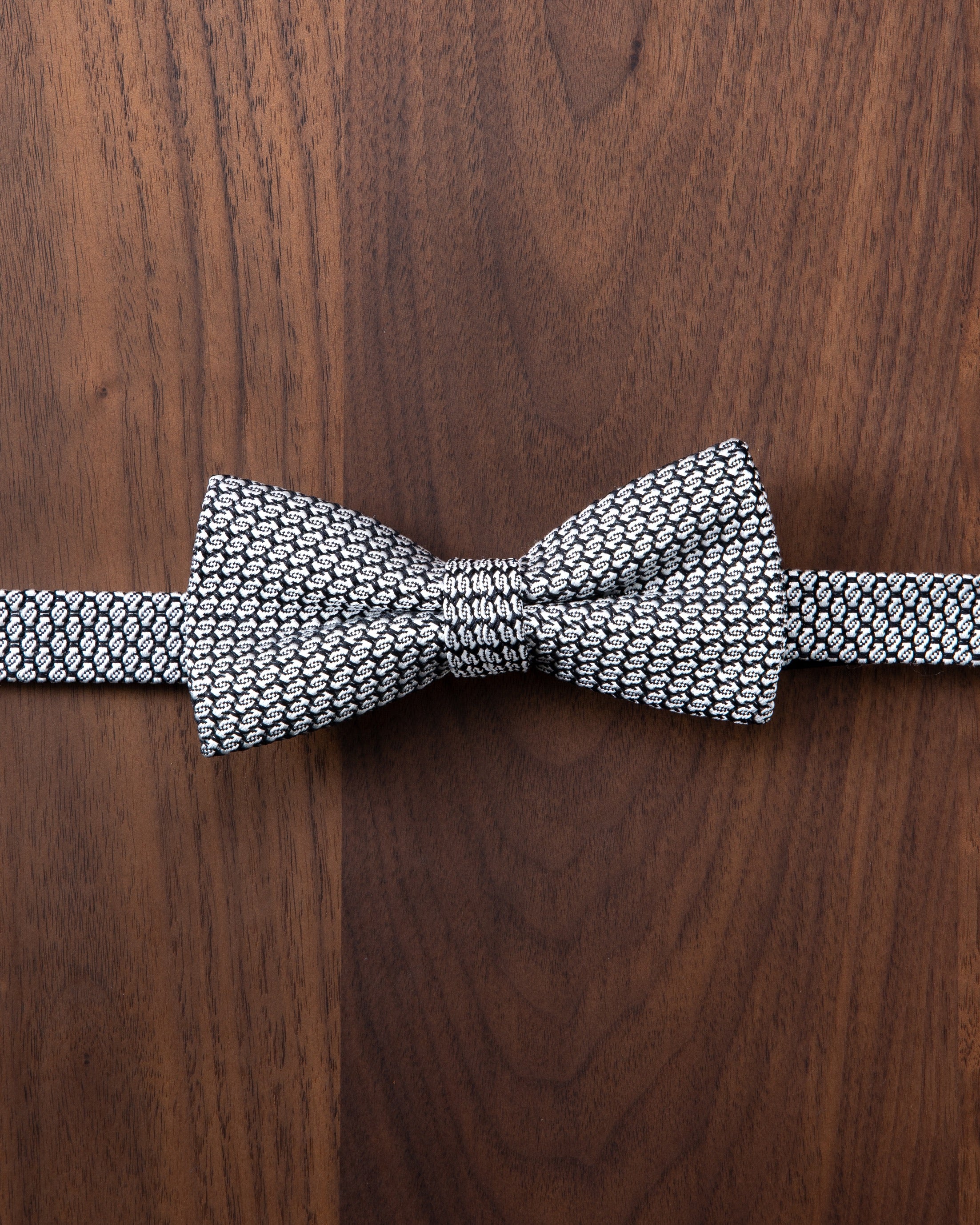 Garza Bow Tie White Gray