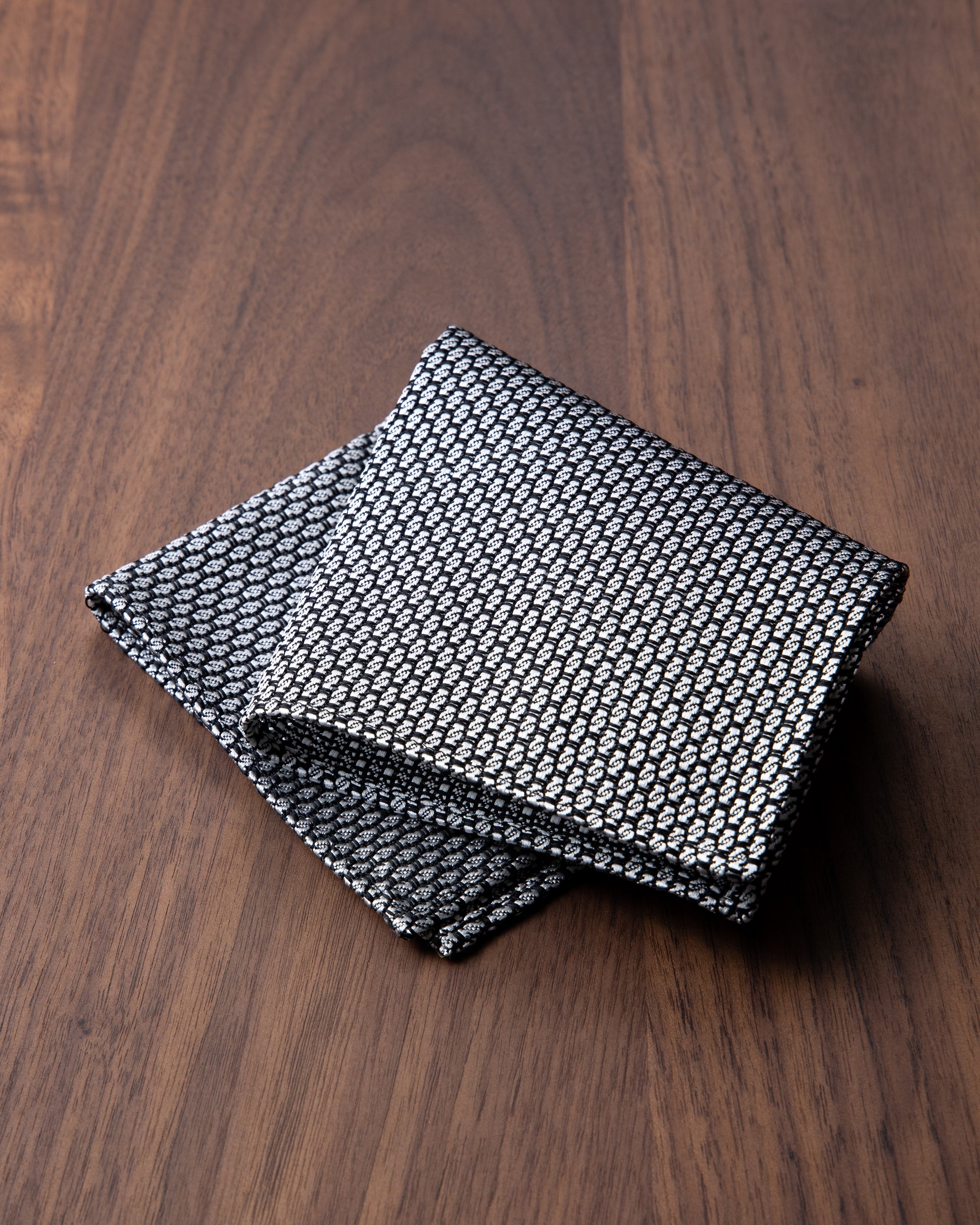 Garza Tie & Pocket Square White Gray