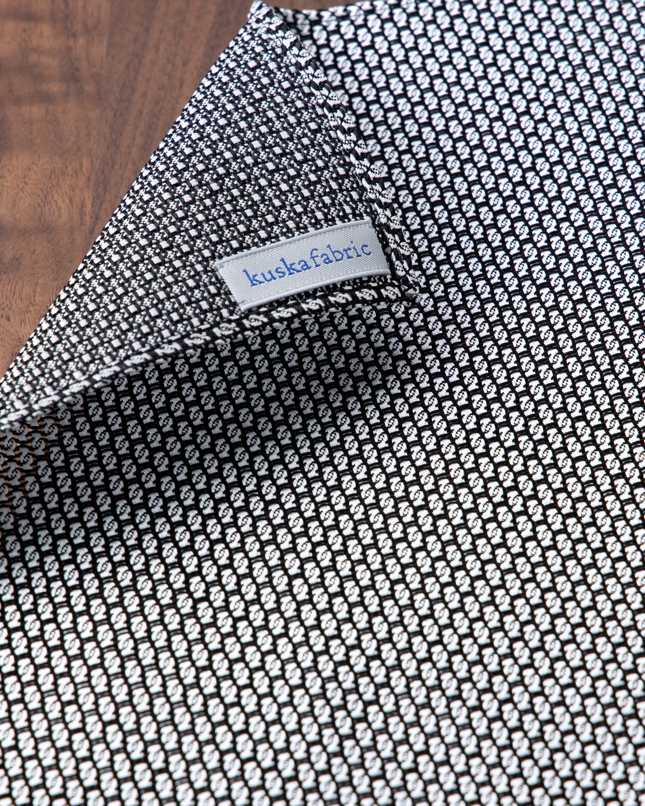 Garza Tie & Pocket Square White Gray