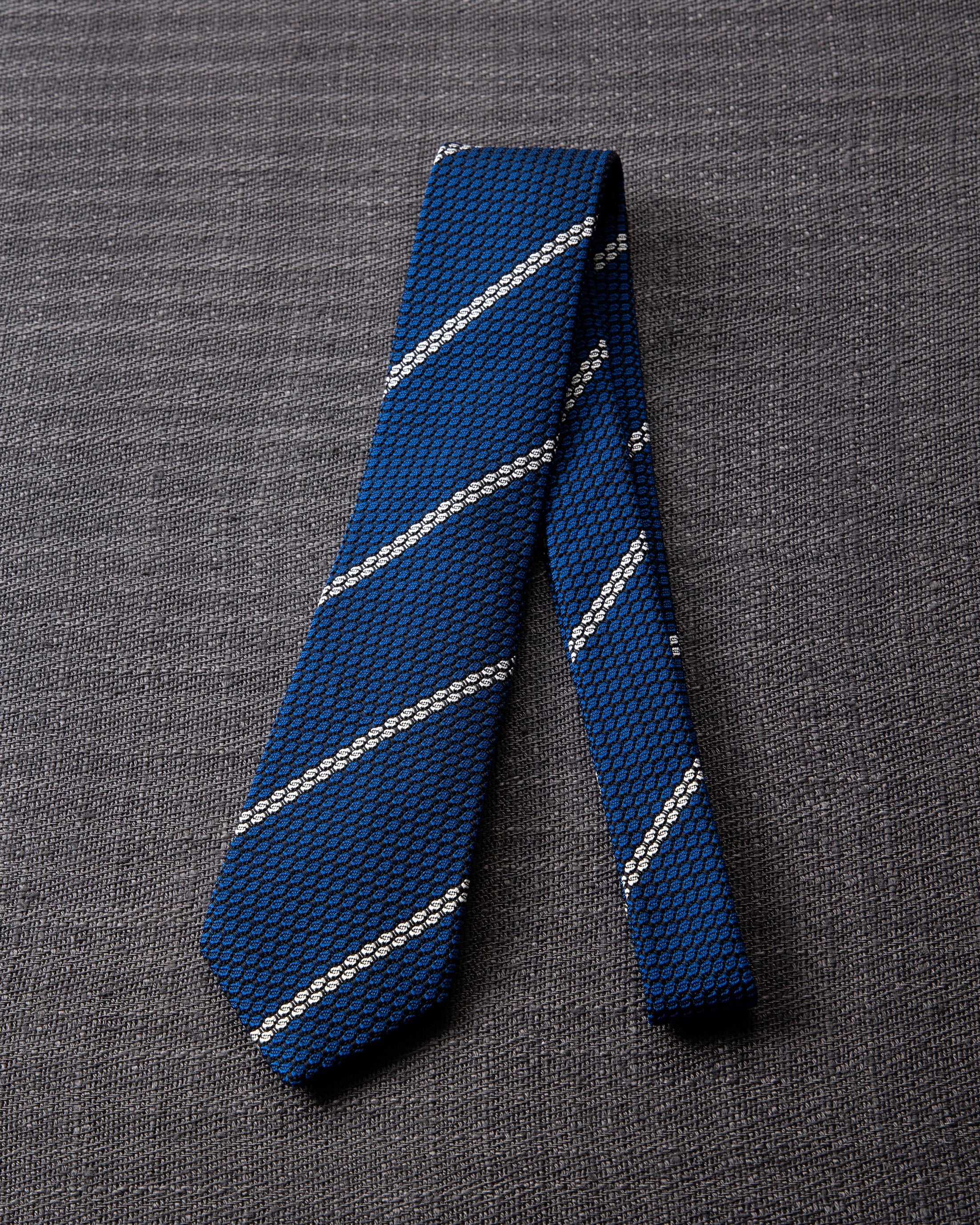 ガルザホワイトラインタイ & チーフ ネイビー