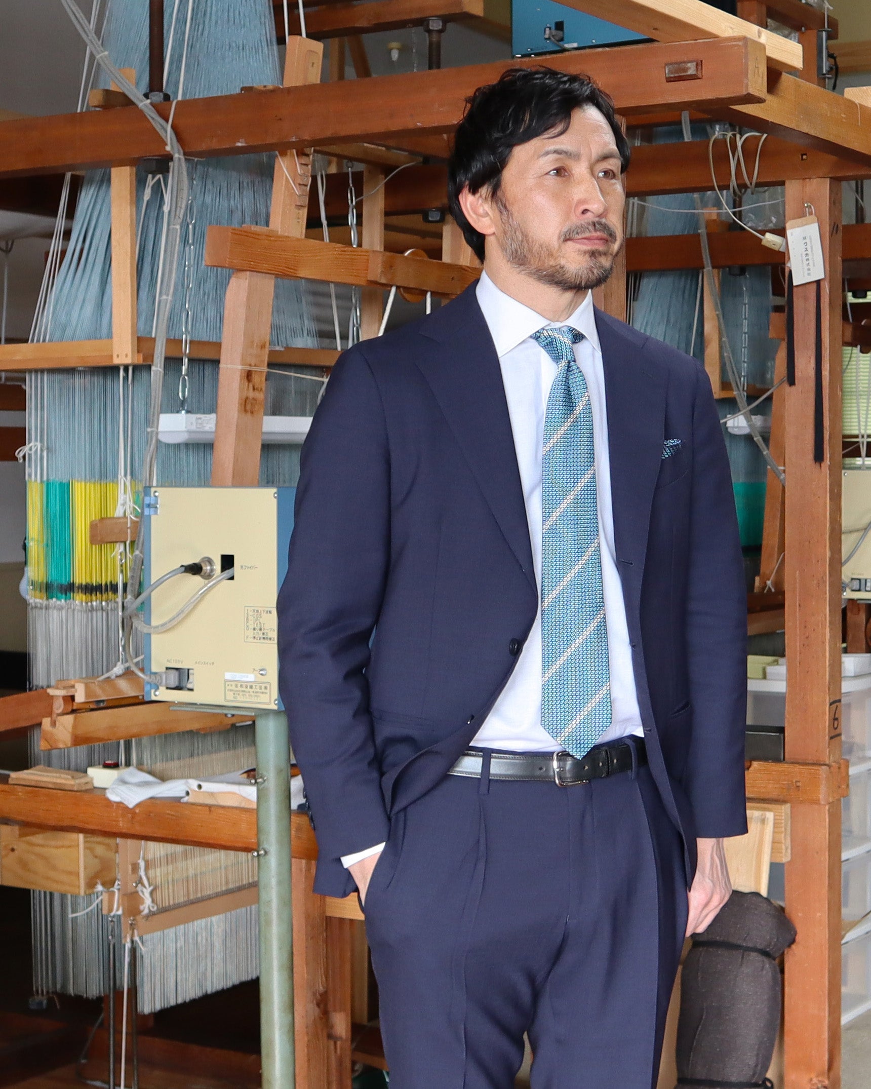 ガルザホワイトラインタイ & チーフ サックス