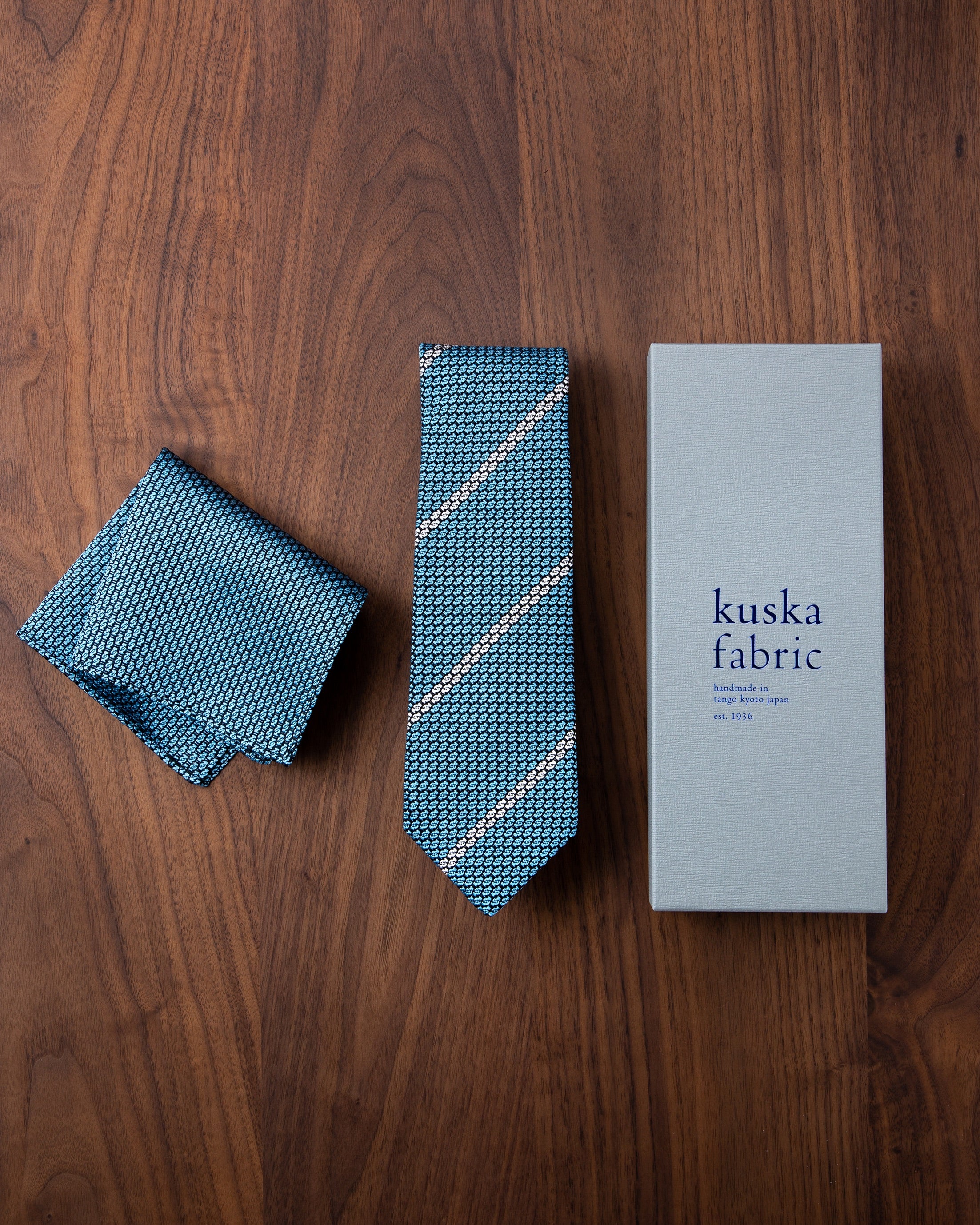 ガルザホワイトラインタイ & チーフ サックス