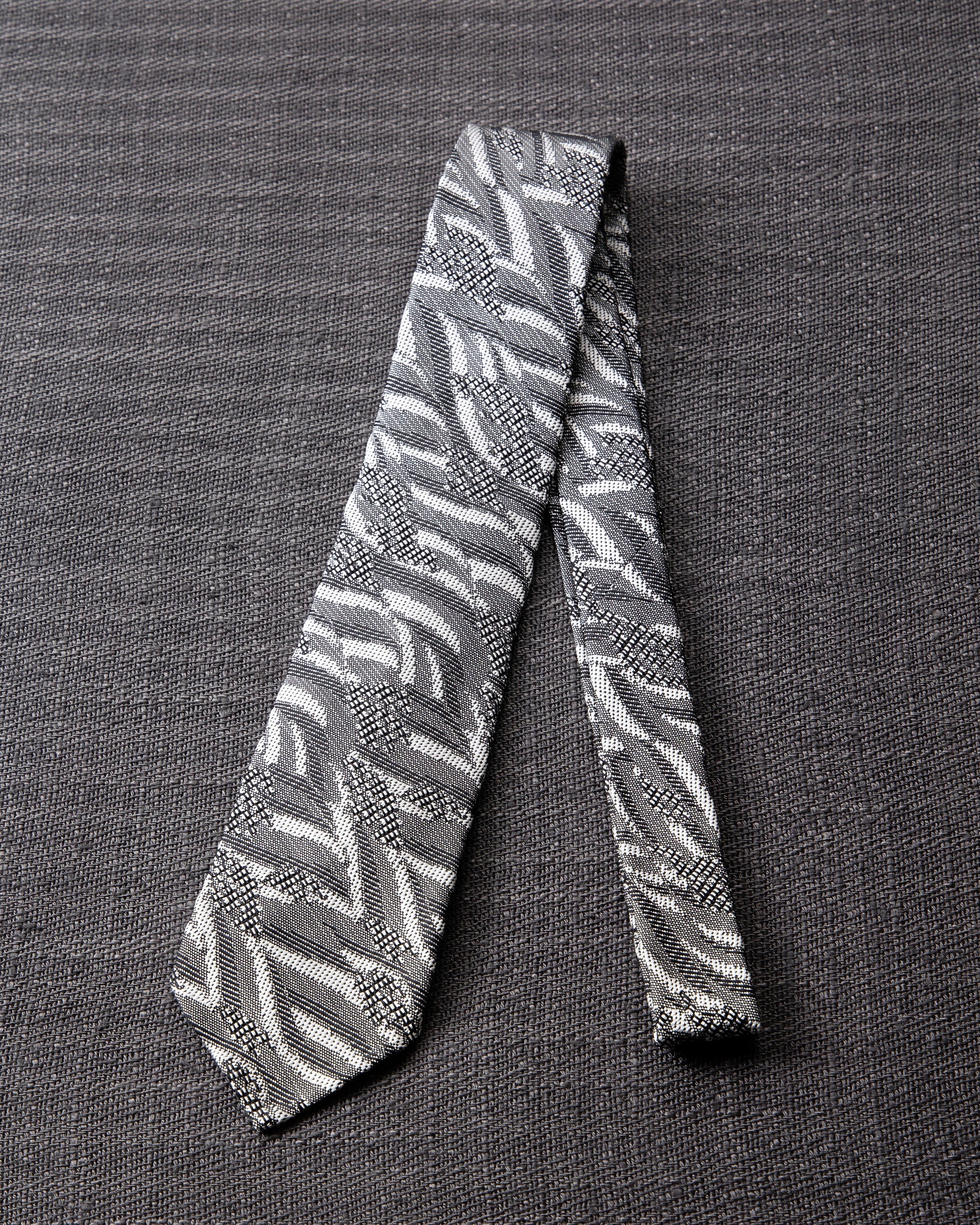 【Art】WAVE HEAD タイ & チーフ ホワイトグレー