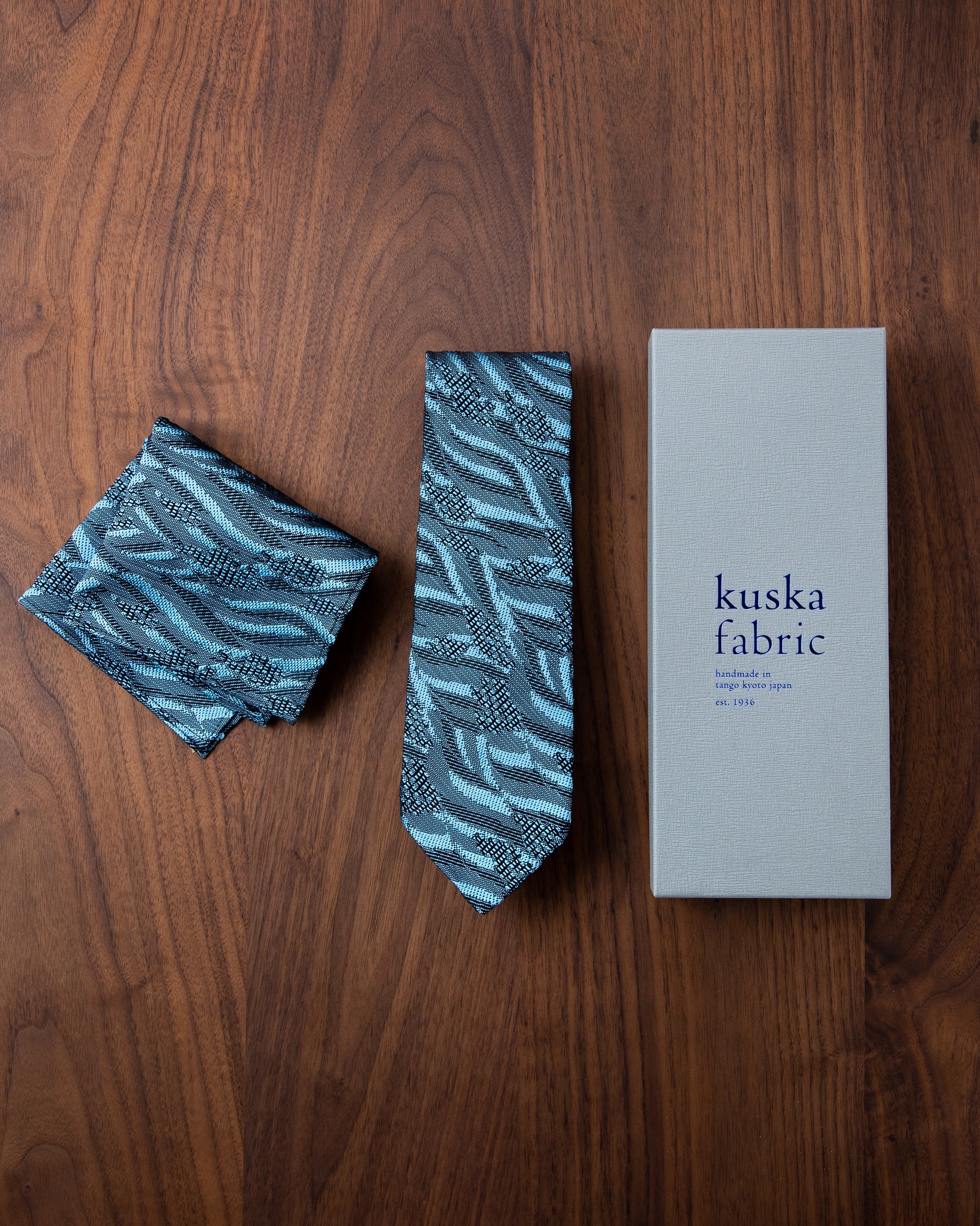 【Art】WAVE HEAD タイ & チーフ サックス