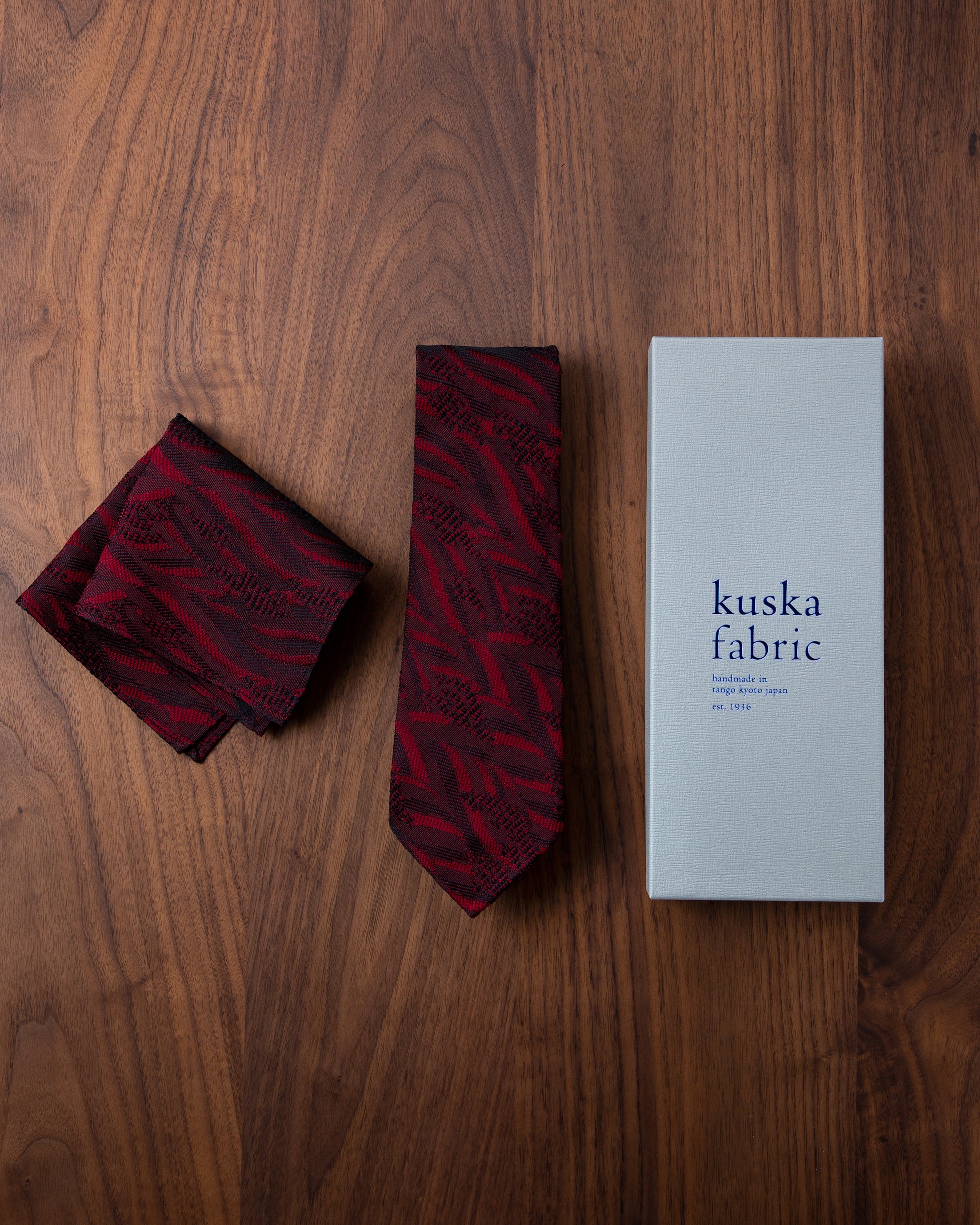 【Art】WAVE HEAD タイ & チーフ ワイン