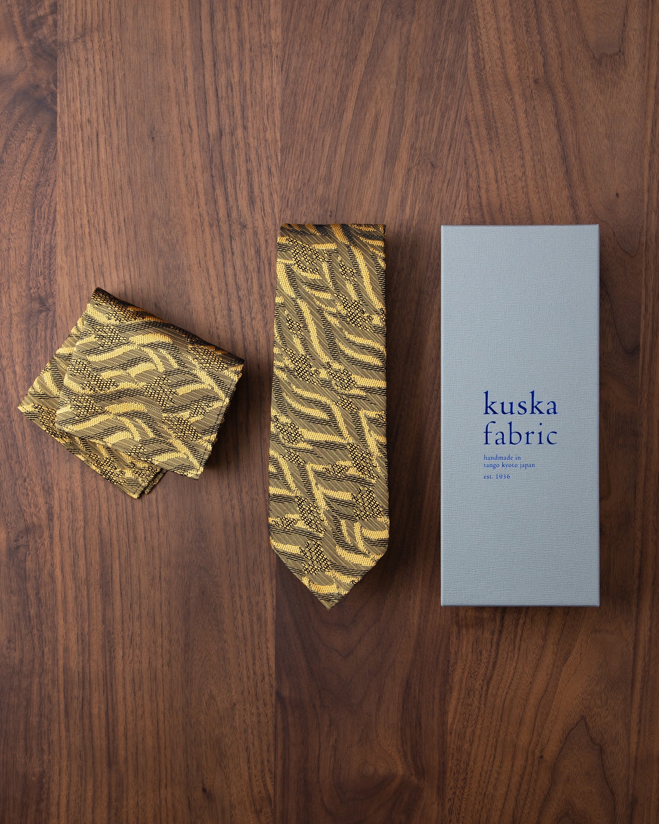 【Art】WAVE HEAD タイ & チーフ イエロー