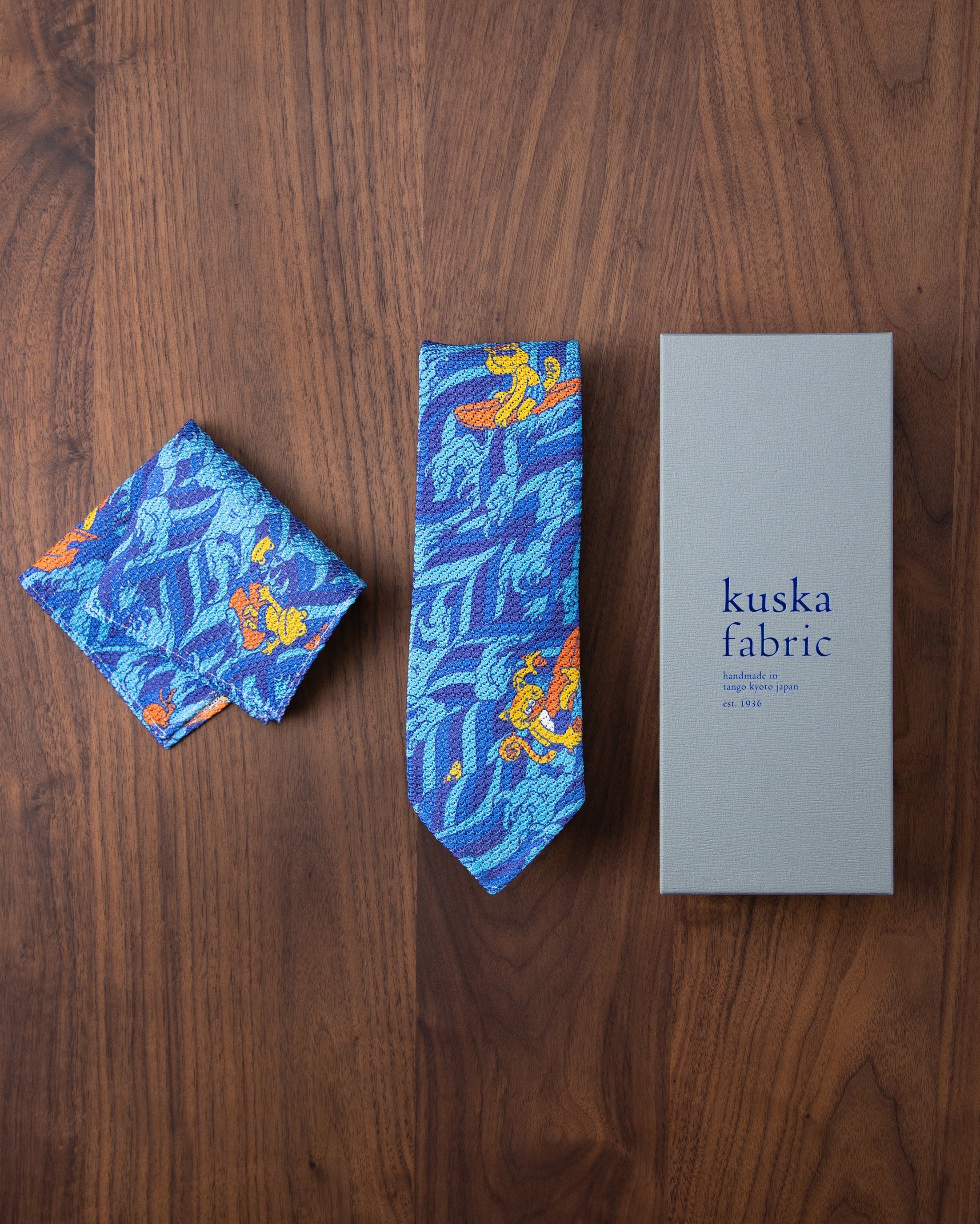 【Art】ウォールアートプリントタイ & チーフ