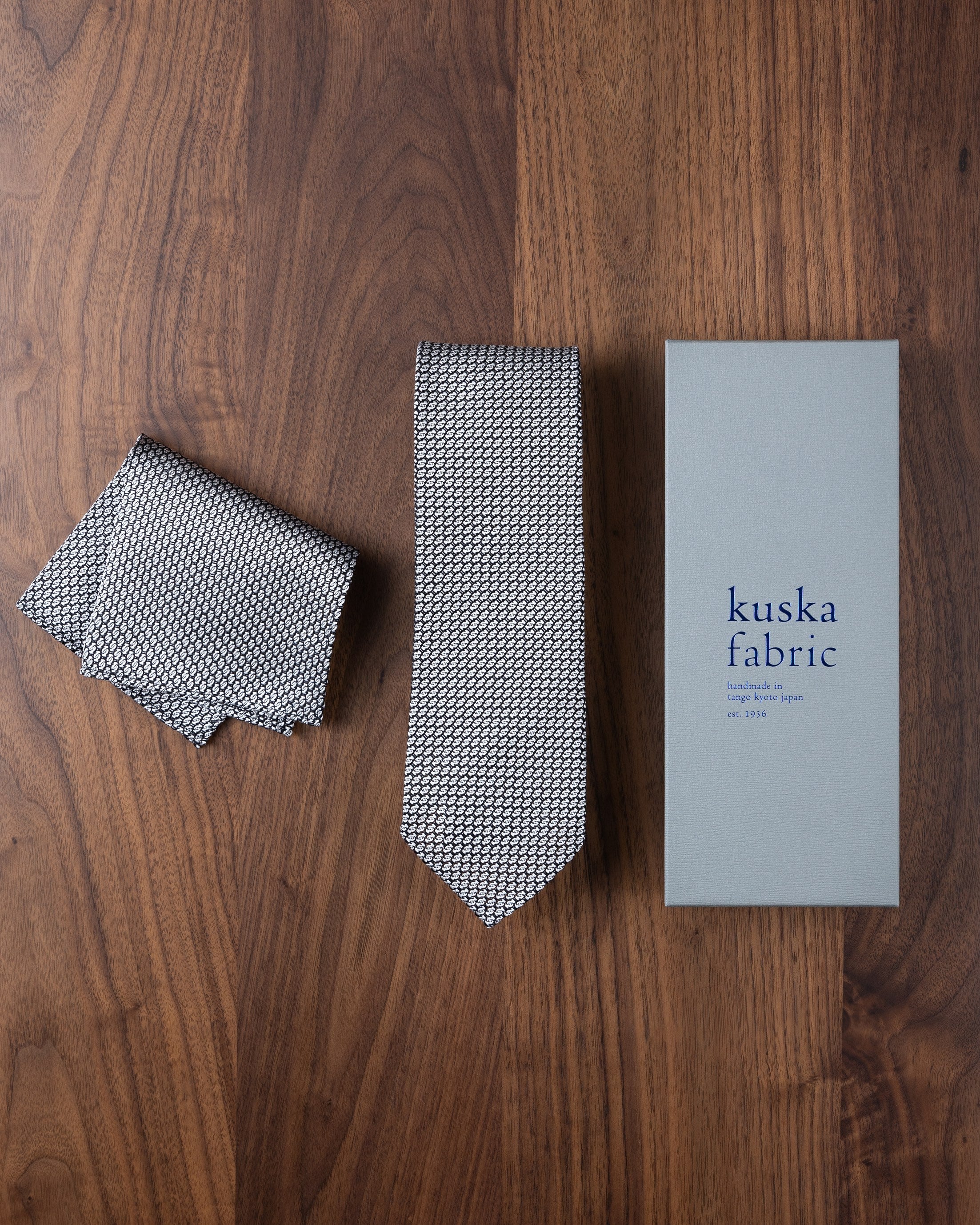 Executive Garza Tie & Pocket Square Red