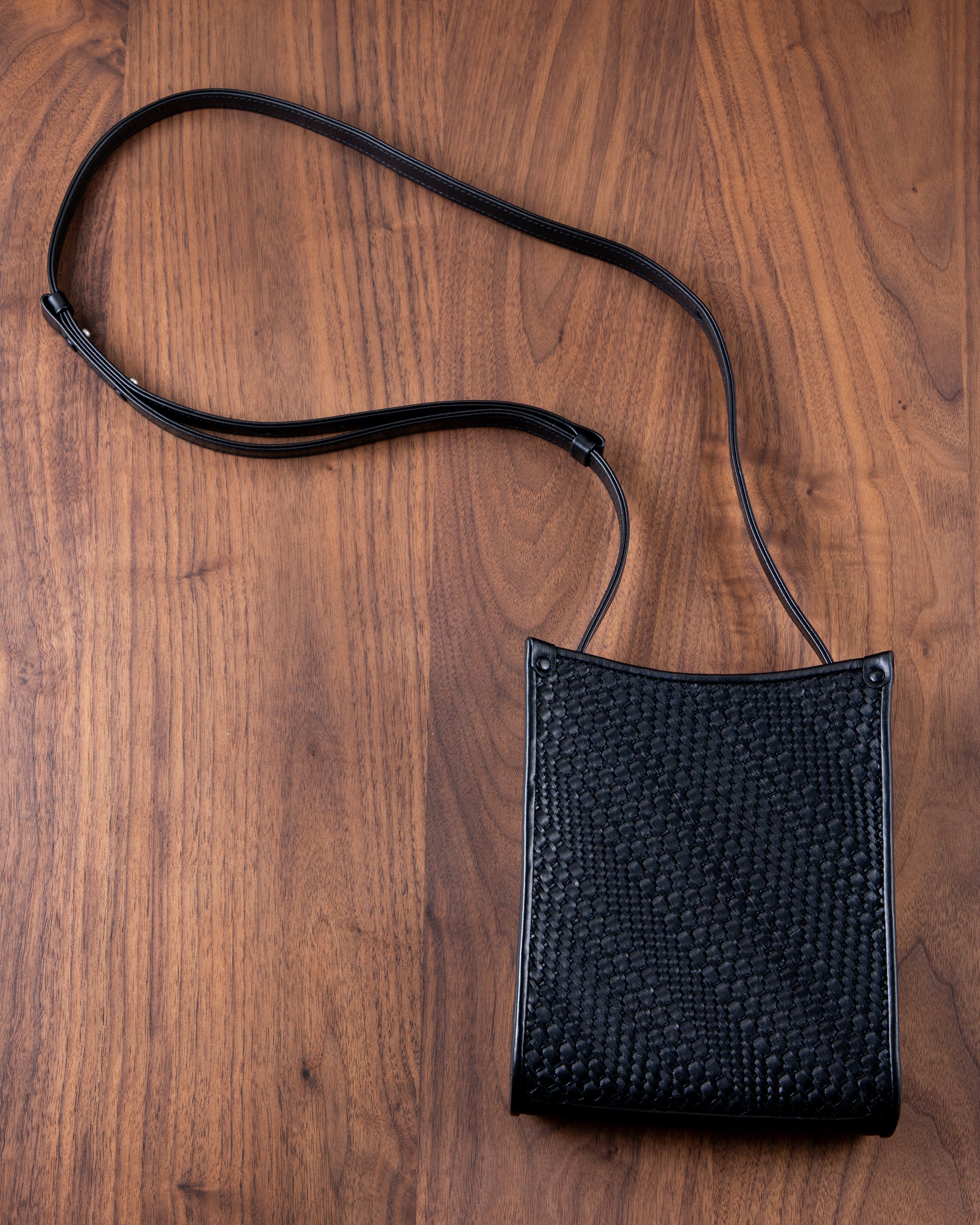 【Leather】ラッティア ミニショルダーバッグ　ブラック