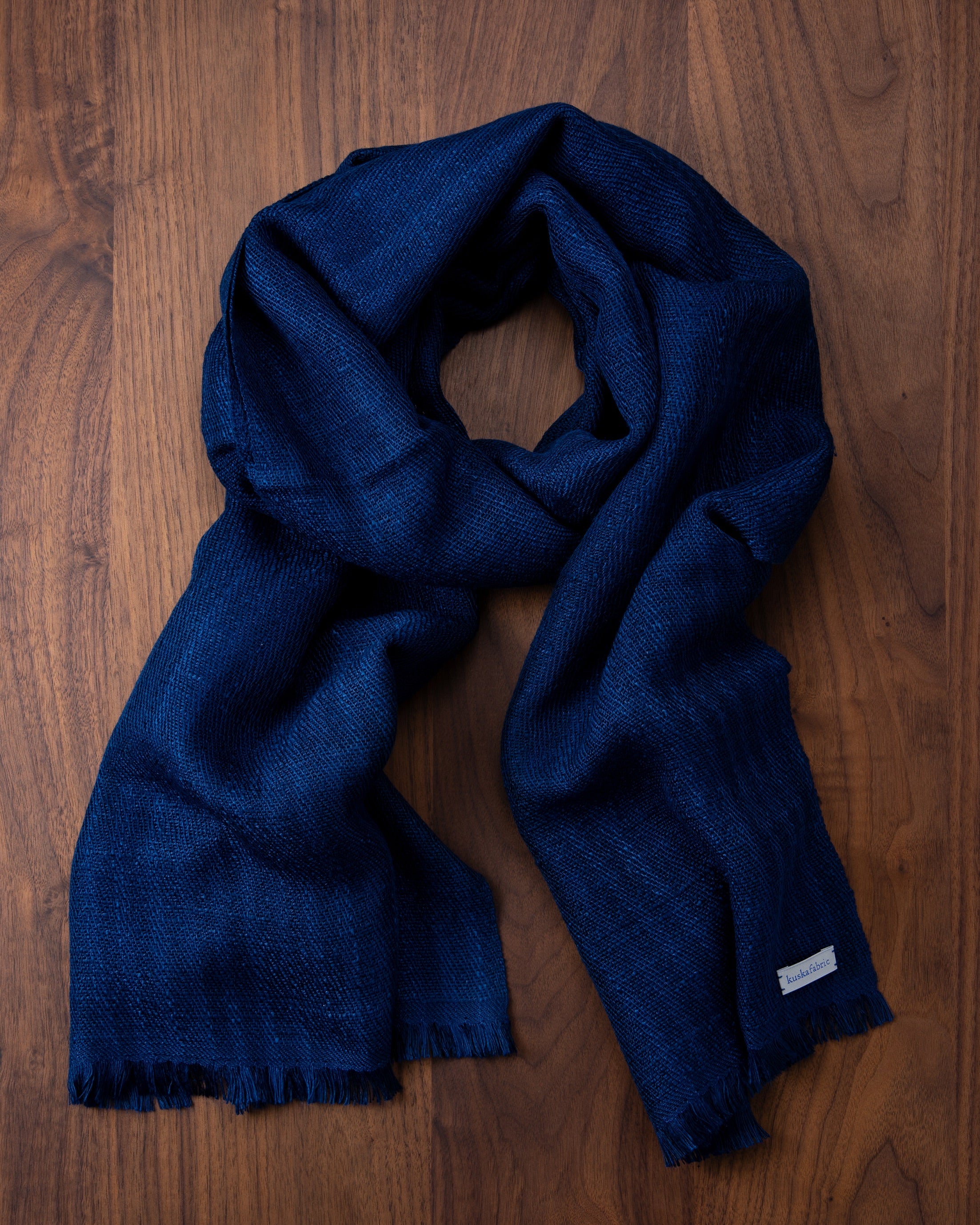 kuska fabric 手紡ぎ真綿シルクマフラー (ネイビー) 手紡ぎシルク真綿マフラー